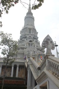 Oudong temple, silver village and Wat Vipassana Buddhist Temple Tour