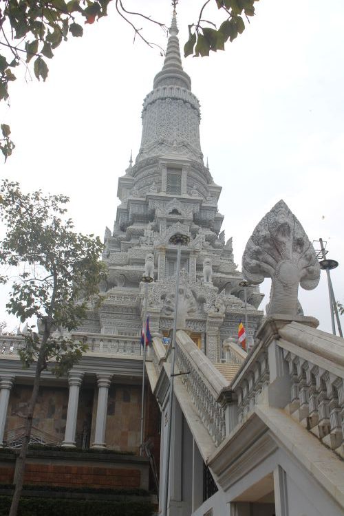 Oudong temple, silver village and Wat Vipassana Buddhist Temple Tour