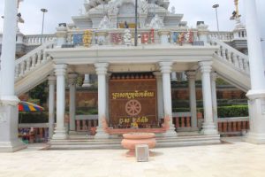 Oudong temple, silver village and Wat Vipassana Buddhist Temple Tour