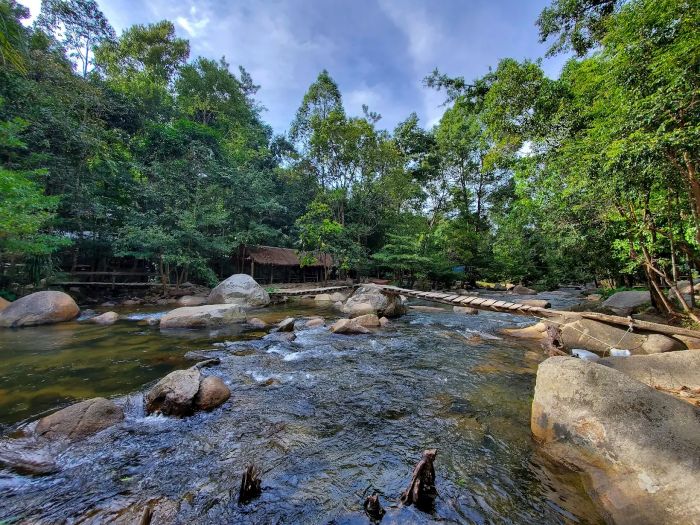 Museum, Nak Ta Khleang Moeung Shrine and Floating Village