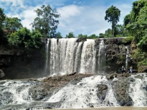 Bousra Waterfall in Mondulkiri, Cambodia; hire a private taxi from Phnom Penh with Phnom Penh Taxi Drive.