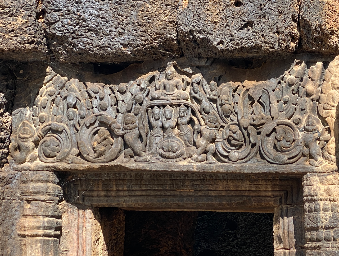 One-Day Kampong Chhnang Cultural & Floating Village Tour