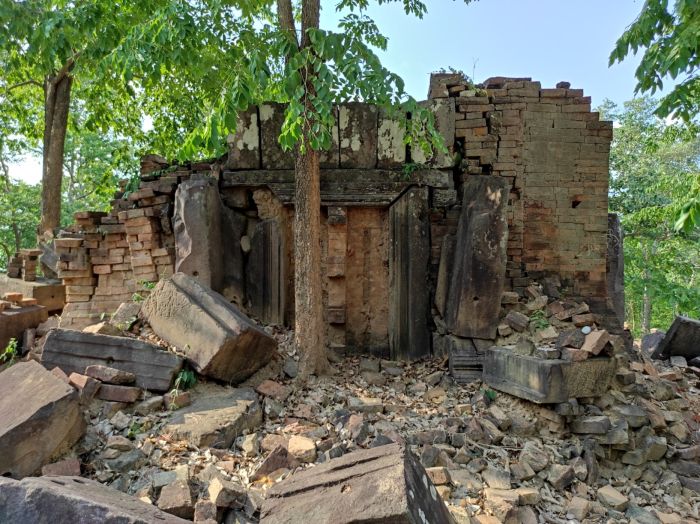 Phnom Preah Lean temple attractions in Cambodia