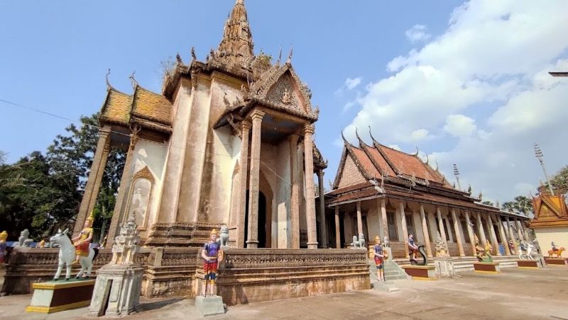 Prasat Preah Theat attractions in Cambodia