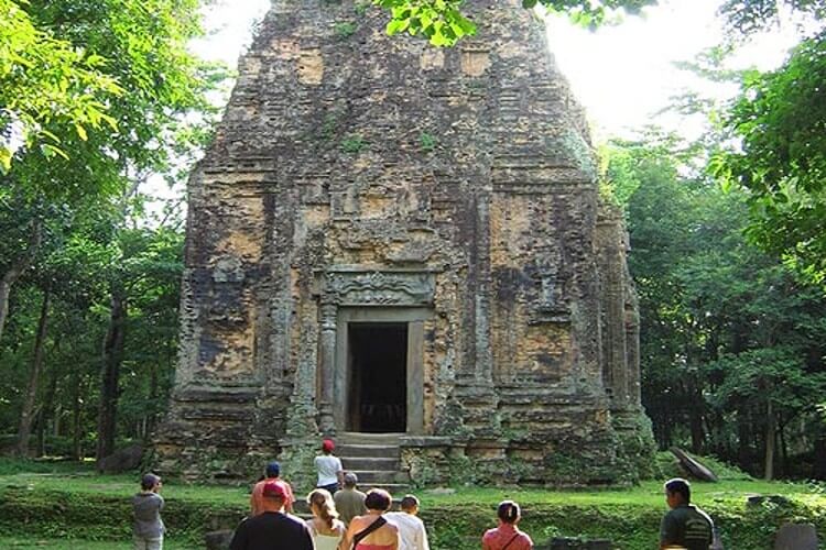 Preah Bat Chorn Tuk temple attractions in Cambodia