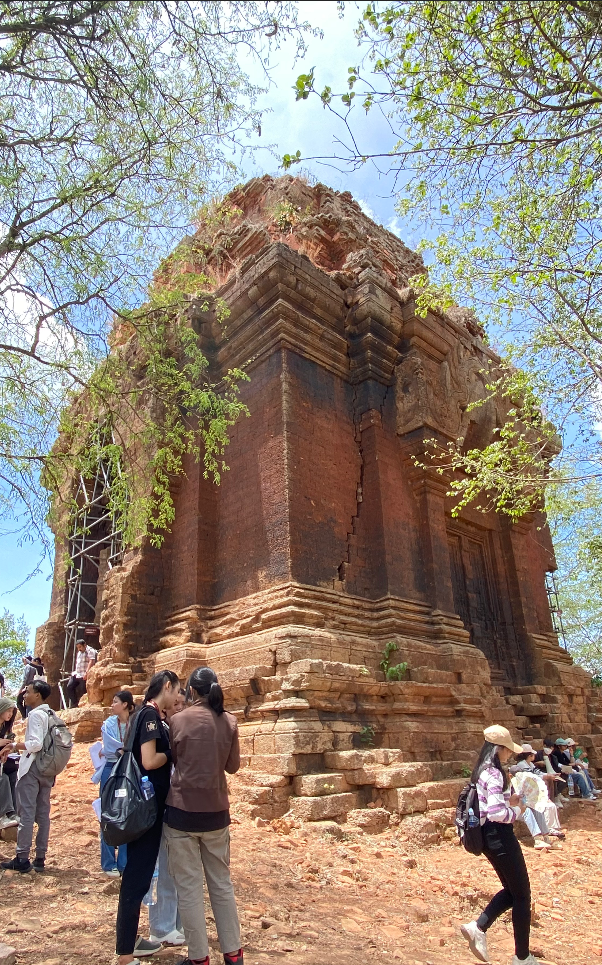 One-Day Kampong Chhnang Cultural & Floating Village Tour