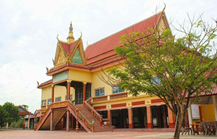 Wat Phnom Khleng attractions in Cambodia