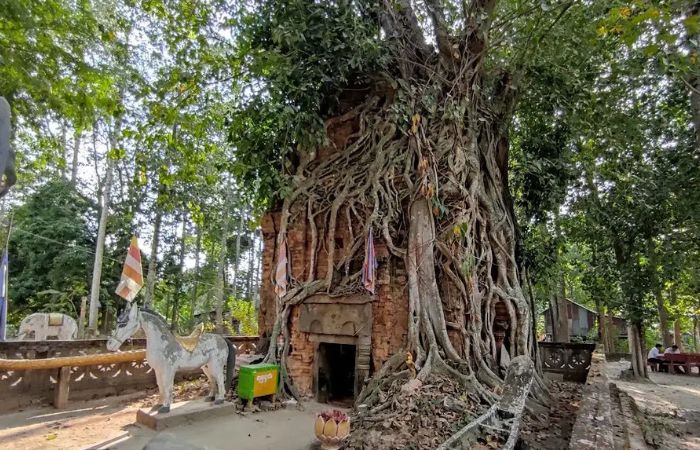 Prey Chong Srok temple attractions in Cambodia
