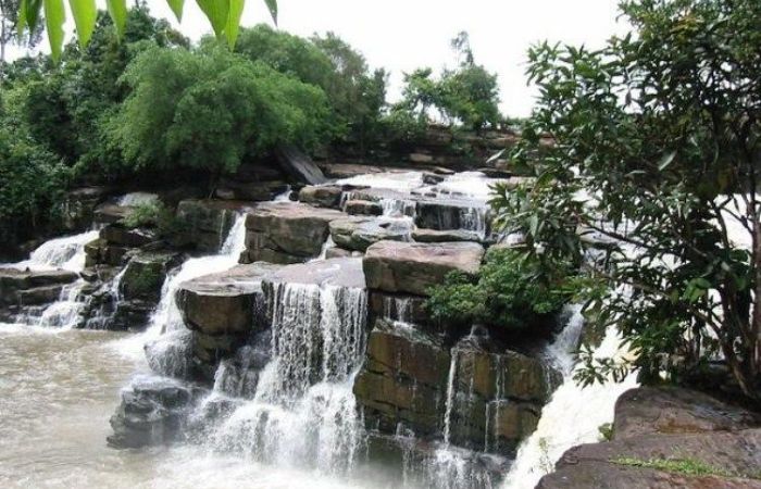 Kbal Chhay Waterfall attractions in Cambodia