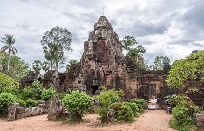 Phnom Tareach attractions in Cambodia