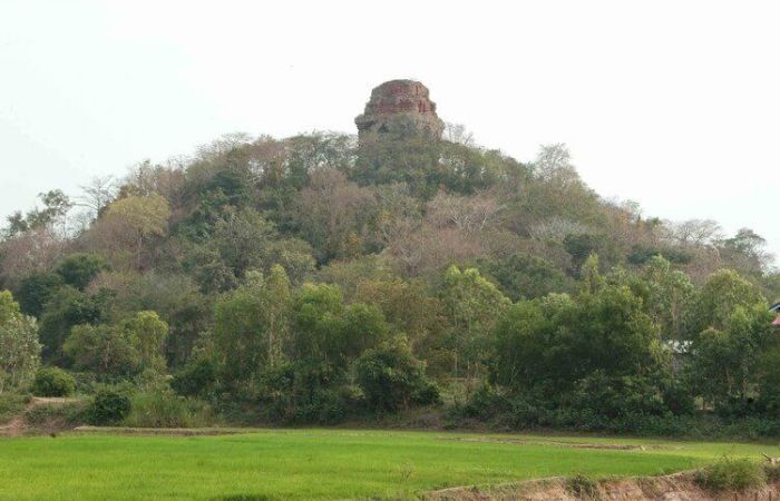 Phnom Da Samrong Sen Archeological site attractions in Cambodia