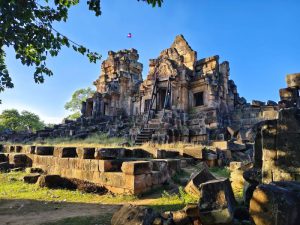 Ek Phnom Ancient temple, Rice Papper, Bamboo train sunset