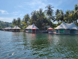 Lake & Cave Tour Near Vietnam Border