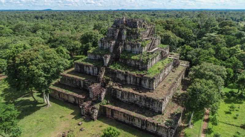 Aerial view of the Koh Ker pyramid temple (Prasat Thom) in Cambodia; book a long-distance private taxi with Phnom Penh Taxi Drive.