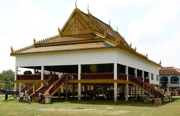 Pram Bourn Lveng temple attractions in Cambodia